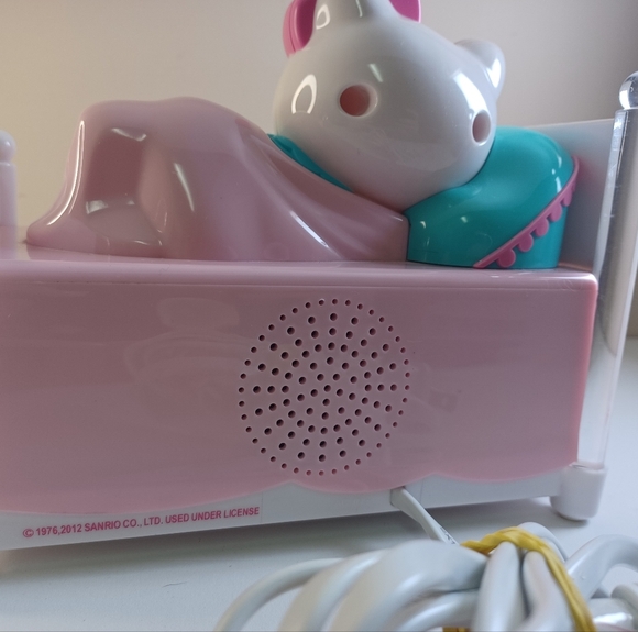 Hello Kitty Night Light, Radio and Alarm Clock - Picture 7 of 12